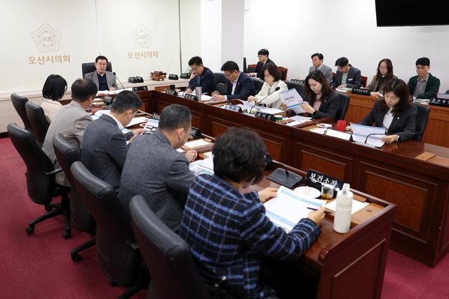 NSP통신-14일 오산시의회 의원간담회가 진행되고 있다. (사진 = 오산시의회)