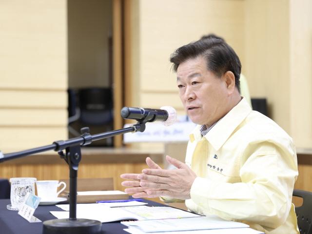 NSP통신-14일 2025~2026년 겨울철 자연재난(대설·한파) 종합대책 보고회에서 박승원 광명시장이 발언하고 있다. (사진 = 광명시)