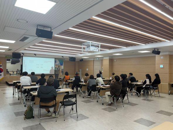 NSP통신-예천문화관광재단은 지난 13일 예천 희망키움센터 2층 다목적강당에서 2025 예천 DMO 4차 관광아카데미를 진행했다. 관광 트렌드 및 로컬 관광사례로 본 지역관광의 방향 (사진 = 예천군)