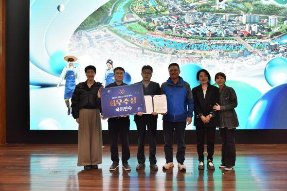 NSP통신-또다른 최우수상팀인 도령과 뱃살공주들팀은 봉화의 기존 관광자원을 활용해 봉화군민을 대상으로 치유프로그램을 개발 및 운영하는 내용을 전달했다. (사진 = 봉화군)