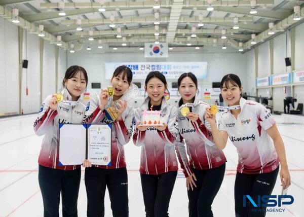 NSP통신-의성군청 여자컬링팀 (사진 = 의성군)