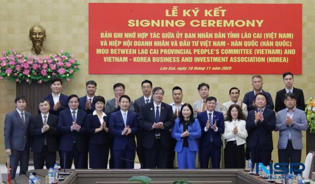 NSP통신-VKBIA 관계자들이 라오까이 인민위원회와 협약 후 기념 촬영 모습. (사진 = 서국현 기자)