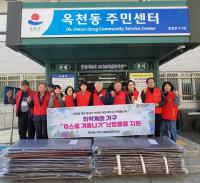 [NSP PHOTO]강릉 옥천동, 취약가구에 겨울 난방용품 전달…작은 온정 큰 희망 되다