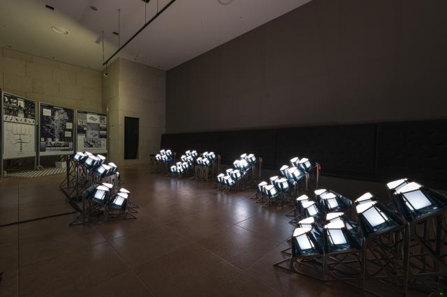 NSP통신-지역 기업 놀유니버스 후원 전시 향일군락. (사진 = 성남문화재단)