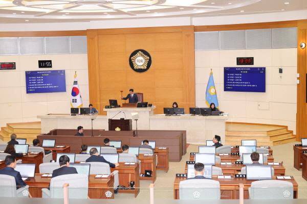 NSP통신-포항시의회는 17일 제326회 임시회를 개회하고 24일까지 8일간의 의정활동에 돌입했다. (사진 = 포항시의회)