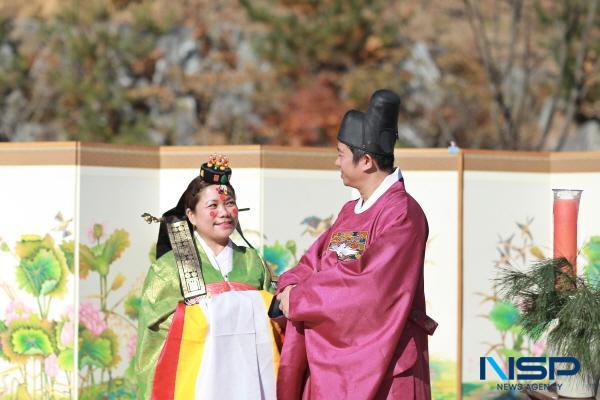 NSP통신-구미성리학역사관이 지난 15일 선보인 전통혼례 재현 행사가 시민들의 높은 관심 속에 마무리됐다. (사진 = 구미시)