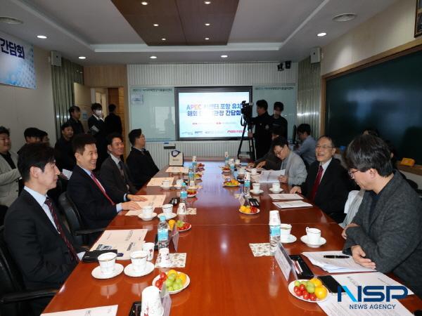 NSP통신-이강덕 포항시장은 17일 주요 연구기관 기관장들과 정책 간담회를 열어 아시아·태평양 AI 센터 유치방안을 논의했다. (사진 = 포항시)