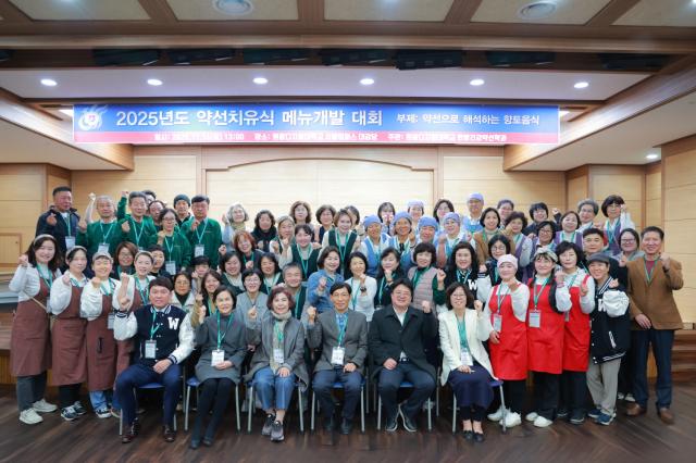 NSP통신-원광디지털대 약선 치유식 메뉴 개발 대회 단체 기념촬영 모습. (사진 = 원광디지털대)