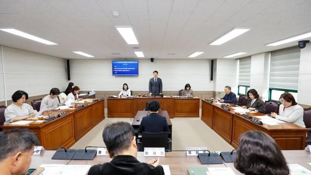 NSP통신-17일 의회 제4상임위원회 회의실에서 열린 제299회 임시회 폐회 중 의회운영위원회 모습. (사진 = 안산시의회)