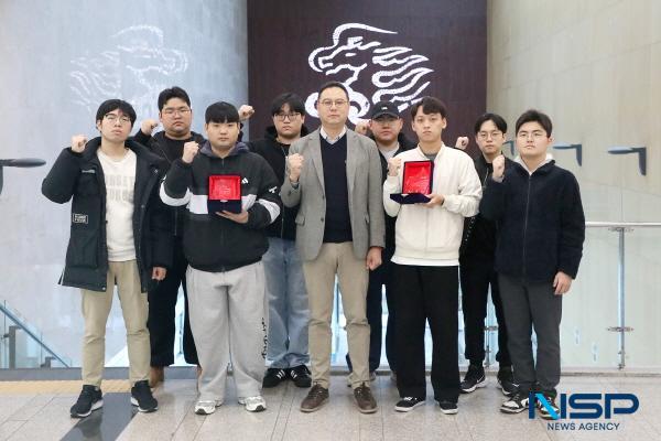 NSP통신-영남이공대학교가 지난 15일 오전 10시 경기과학기술대학교에서 열린 제19회 대한민국 자동차진단평가 기능경진대회에서 단체상과 지도자상을 동시에 수상하며 2관왕의 영예를 안았다. (사진 = 영남이공대학교)