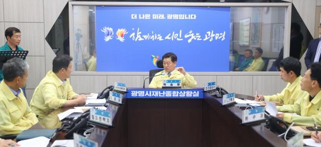 NSP통신-박승원 광명시장이 지난 9월 재난종합상황실에서 열린 재난안전통신망 활용 유관기관 합동훈련을 주재하고 있다. (사진 = 광명시)