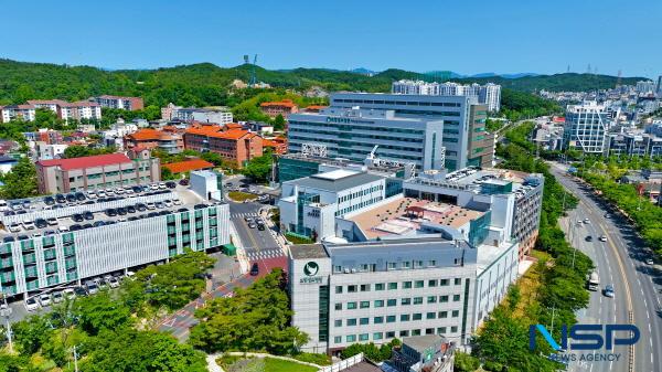 NSP통신-포항성모병원은 지난 13일 마리아홀에서 제20회 QI사례발표회를 개최하고 의료질 향상과 환자안전을 위한 연간 성과를 공유했다. (사진 = 포항성모병원)