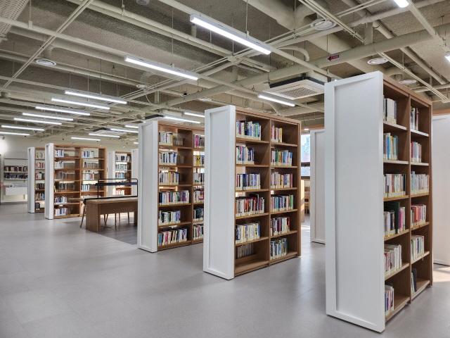 NSP통신-구성도서관 서가. (사진 = 용인특례시)