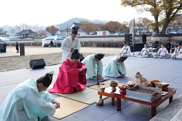 NSP통신-나주시가 지난 18일 금성관 일원에서 보물 금성관 해체 수리 안전기원제를 거행했다. (사진 = 나주시)