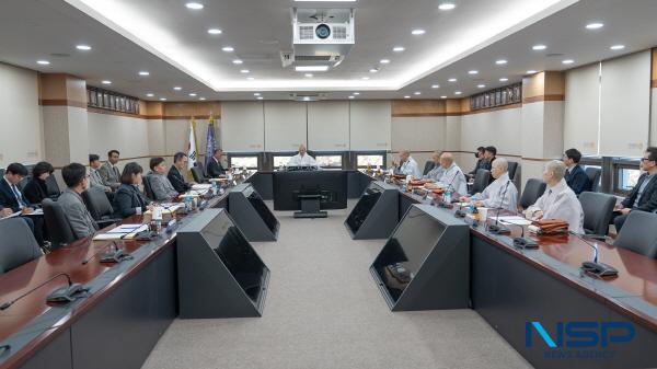 NSP통신-학교법인 동국대학교 건학위원회는 지난 18일 동국대학교 WISE캠퍼스 백주년기념관 3층 교무위원회의실에서 제34차 건학기본기관장 연석회의를 개최했다. (사진 = 동국대WISE캠퍼스)