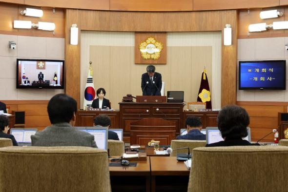 NSP통신-봉화군의회는 19일부터 12월 18일까지 30일간의 일정으로 제276회 정례회를 열고 군정 주요업무 보고, 행정사무감사, 2026년도 예산안 심사 등 연말 주요 안건을 처리한다. (사진 = 봉화군)