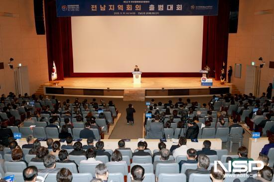 NSP통신-제22기 민주평화통일자문회의 전남지역회의 출범대회 김태균 의장 축사 (사진 = 전남도의회)