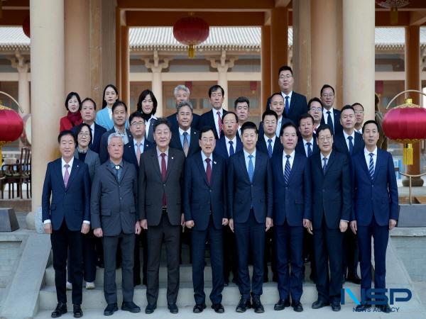 NSP통신-17일부터 22일까지 5박 6일간 중국 둔황·베이징을 순방 중인 주낙영 경주시장이 18일 둔황시와 우호도시 협정을 체결했다. (사진 = 경주시)