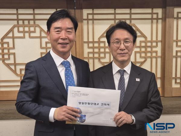 NSP통신-더불어 민주당 오중기 위원장이 지난 19일 김민석 국무총리와 면담을 갖고 영일만대교 건설 사업에 대해 정부 차원의 전폭적인 지원을 강력하게 요청했다. (사진 = 더불어민주당 포항북구 오중기 위원장)