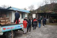 [NSP PHOTO]곡성군, 난방 취약계층에 사랑의 땔감 전달