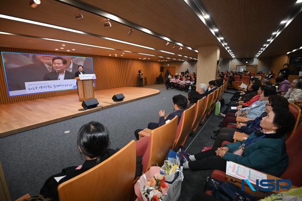 NSP통신-경상북도는 20일 경북도청 다목적홀에서 경상북도인재평생교육재단 주관으로 문해학습자 및 문해교육 관계자 120여 명이 참석한 가운데 2025년 경상북도 문해한마당을 개최했다. (사진 = 경상북도)