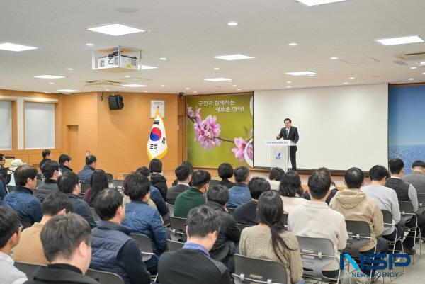 NSP통신-영덕군은 조직 내 소통 문화를 정착하고 향상된 민원 서비스를 제공하기 위해 지난 19일 전 직원을 대상으로 2025년 제4회 하반기 공직자 아카데미를 진행했다. (사진 = 영덕군)