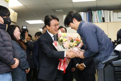 [NSP PHOTO]김민석 국무총리 경주시청 방문 APEC 성공 주역들에 감사 직원 격려