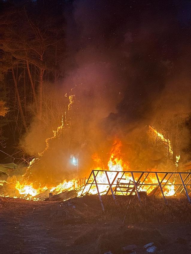 NSP통신-인제 기린면 산불 모습. (사진 = 강원소방)