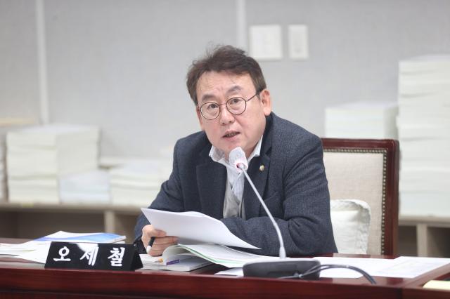NSP통신-오세철 수원시의원이 발언을 하고 있다. (사진 = 수원시의회)