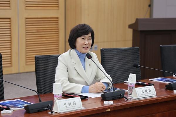 NSP통신-국회 산업통상자원중소벤처기업위원회소속 오세희 더불어민주당 국회의원(왼쪽) (사진 = 오세희 의원실)