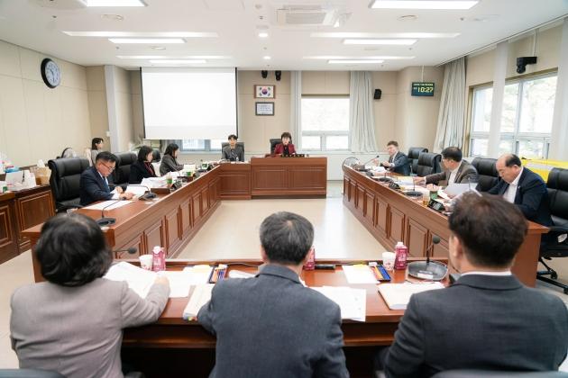 NSP통신-용인특례시의회 문화복지위원회가 20일 위원회 소관 시 산하 기관을 대상으로 2025년도 제2차 정례회 행정사무감사 4일 차 감사를 진행하고 있다. (사진 = 용인특례시의회)