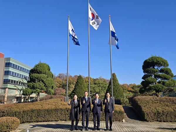 NSP통신-21일 과학기술정보통신부가 실시한 핵융합 핵심기술 개발 및 첨단 인프라 구축 사업 최종 발표평가에서 김영록 도지사(오른쪽 두 번째)가 발표를 맡고 윤병태 시장(오른쪽)이 질의응답 답변을 도맡았다. (사진 = 나주시)