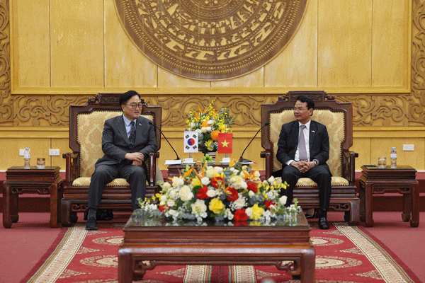 NSP통신-우원식 국회의장이 당 쑤언 퐁 닝빙성 당서기와 면담하고 있다. (사진 = 국회의장 공보 수석실)