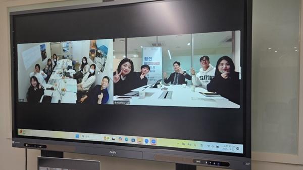 NSP통신-고양시와 일본 하코다테시와 함께 청년 주도 국제교류사업의 첫 공식 일정인 온라인 영상회의 모습 (사진 = 고양시)