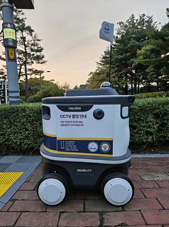 NSP통신-스마트 순찰로봇 모델명 뉴비 모습. (사진 = 용인특례시)