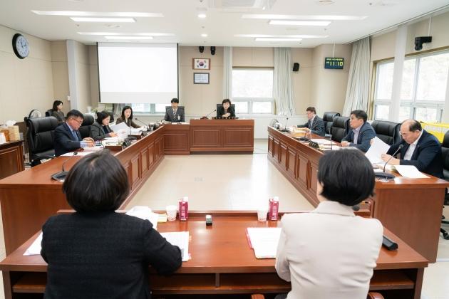 NSP통신-용인특례시의회 문화복지위원회가 24일 위원회 소관 처인·기흥·수지 3개 구 보건소에 대한 행정사무감사를 하고 있다. (사진 = 용인특례시의회)