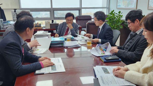 NSP통신-유정근 영주시장 권한대행은 숲 케어팜과 낙동강 생태자원화지구가 제때 추진되지 않을 경우 시민 생활과 지역 발전이 지연될 수 있다는 점을 강조했다. (사진 = 영주시)