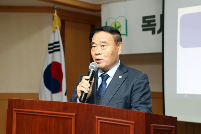 NSP통신-25일 이재식 수원시의회 의장이 축사를 하고 있다. (사진 = 수원시의회)