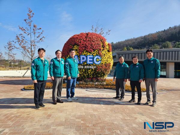 NSP통신-경주시의회 문화도시위원회가 지난 24일 라원(제2동궁원) 및 신라왕경 핵심유적 복원·정비 사업지 등을 방문해 사업 추진현황을 점검하고 관계 직원들을 격려했다. (사진 = 경주시의회)