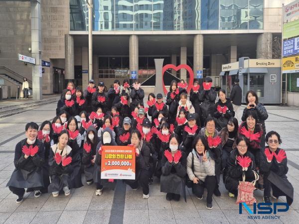 NSP통신-대구과학대학교 사회봉사단이 겨울철 난방이 어려운 지역 이웃을 위해 사랑의 연탄 나눔 봉사활동을 펼쳤다. (사진 = 대구과학대학교)