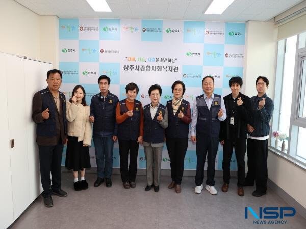NSP통신-상주시의회는 지난 24일 상주시종합사회복지관에서 지역 어르신을 위한 무료급식 봉사활동을 실시했다. (사진 = 상주시의회)