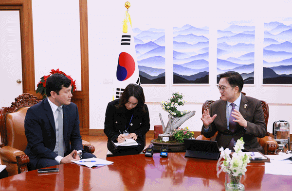 NSP통신-케빈 김 주한 미국 대사대리 (좌)와 우원식 국회의장(우) (사진 = 국회의장 공보수석실)