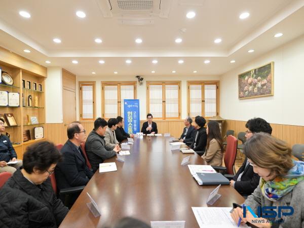NSP통신-김광열 영덕군수는 지역 초고령화에 따른 돌봄 수요 증가에 효과적으로 대응하고 장기 요양 서비스의 질 향상 방안을 모색하기 위해 지난 25일 영덕군 재가장기요양기관협회 회원들과 소통의 시간을 가졌다. (사진 = 영덕군)