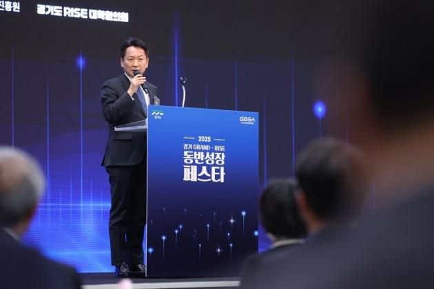 NSP통신-26일 오전 연성대학교 연곡문화센터에서 열린 경기 GRAND-RISE 동반성장 페스타에서 고영인 경제부지사가 축사를 하고 있다. (사진 = 경기도)