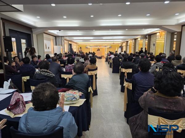 NSP통신-경주시는 대한노인회 경주시지회 부설 경주시 노인대학 제41기 수료식이 지난 25일 웨딩파티엘에서 성황리에 열렸다고 밝혔다. (사진 = 경주시)