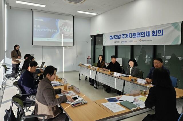 NSP통신-25일 화성시 정신건강 주거지원 협의체가 회의를 하는 모습. (사진 = 화성시)