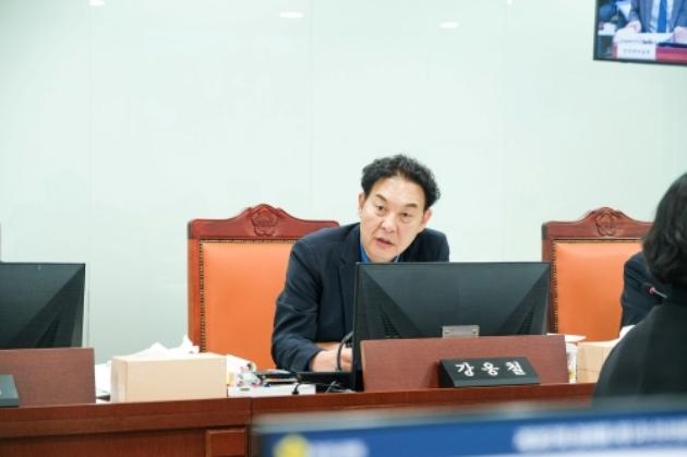 NSP통신-질의하는 강웅철 경기도의원. (사진 = 강웅철 의원실)