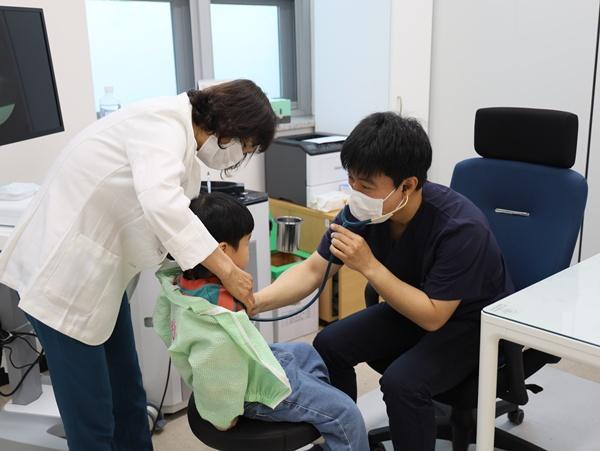 NSP통신-곡성군이 개원한 곡성에서 매일 만나는 소아과가 진료하고 있다. (사진 = 곡성군)