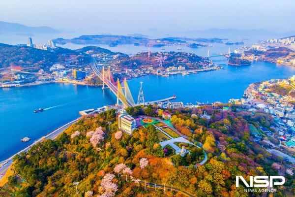 NSP통신-여수 자산공원에서 바라본 여수앞바다 (사진 = 여수시)