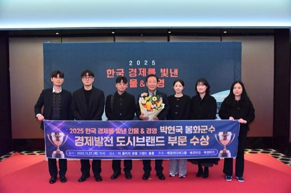 NSP통신-취임 이후 박현국 군수는 스마트팜과 ICT 융합 농업 도입으로 농업 생산성을 향상시키고 농가 경영 안정과 청년 창업농 지원을 통해 지속 가능한 농촌경제 기반을 마련했다. (사진 = 봉화군)